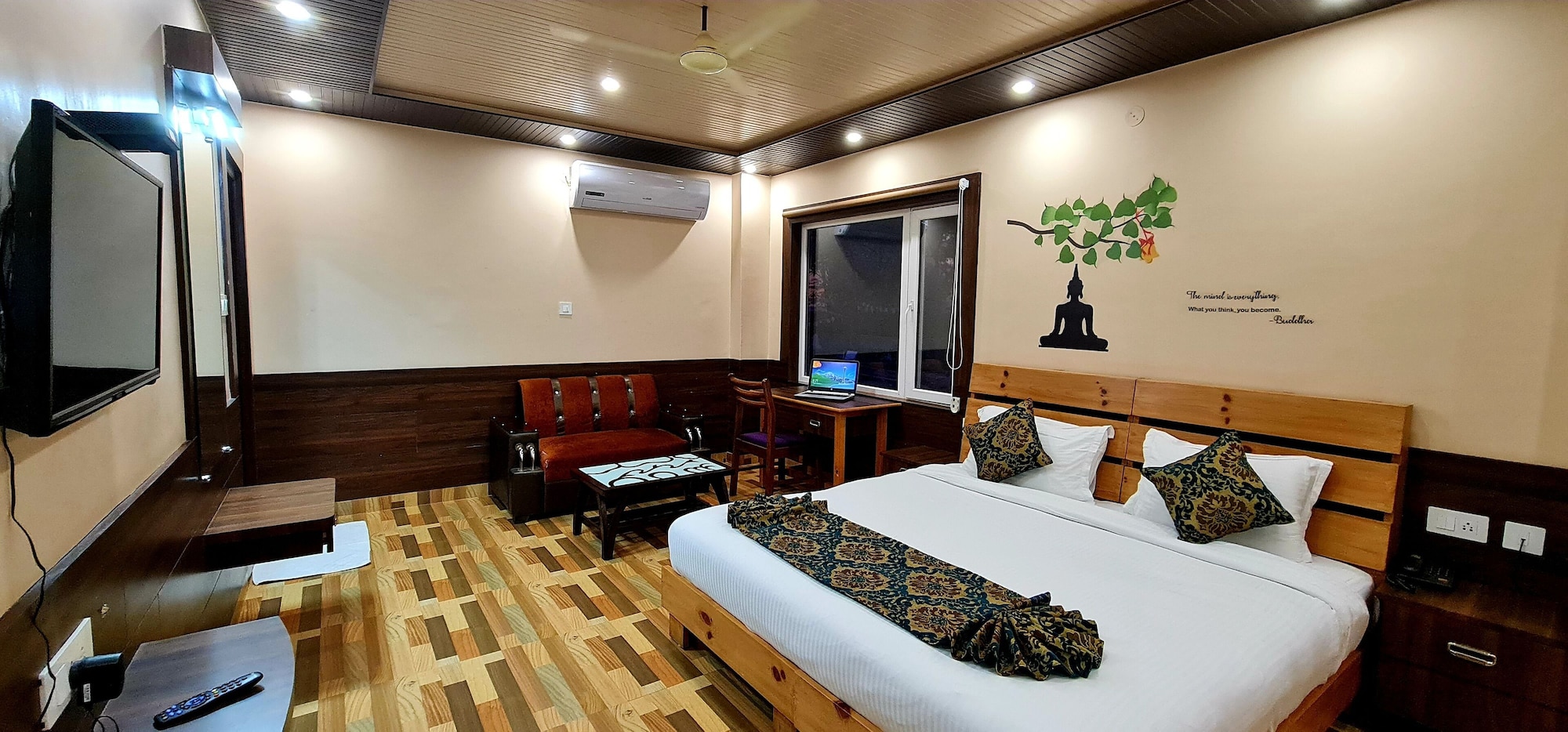 山景甄选特大床房