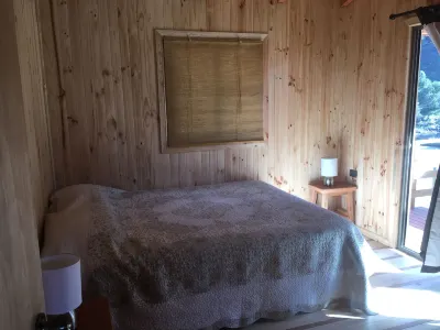 Los Quenes River Lodge Hotels in 