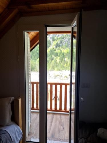 带阳台的双床房