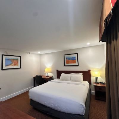 已翻新1張特大床-本館 夏洛特敦會議中心酒店優惠