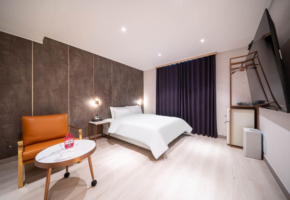 甄选房（Lauren Williams床+沙发+浴缸）