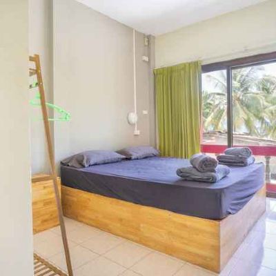 Double / Twin AC Echo Beach Backpackers Promo Code