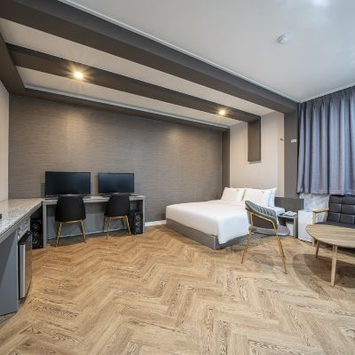 VIP Double (Couple Pc, Starbuck Capsule Coffee, Netflix Free View) Cube Motel Promo Code