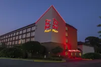 波士頓沃本伯靈頓紅頂PLUS飯店 住宿飯店
