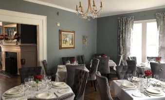 a well - decorated dining room with tables and chairs arranged for a group of people to enjoy a meal at Magnolia Inn