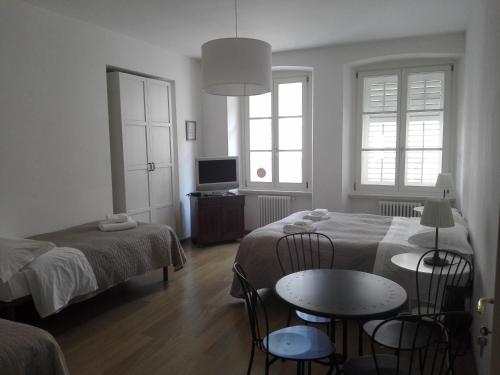 带私人外部浴室的四人房