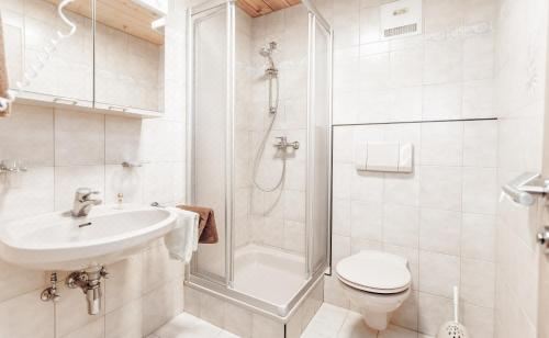 带阳台的两卧室公寓