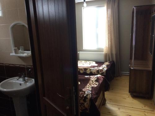 带浴室的双床房