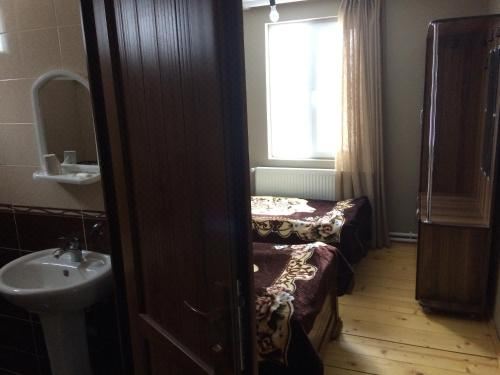 House Mon Amie Twin Room with Bathroom