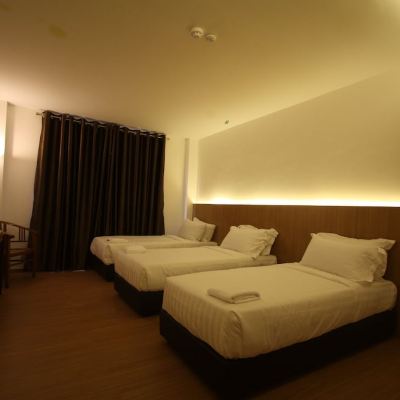 Triple Bed Standard Kupon Place2Stay Business Hotel - Waterfront