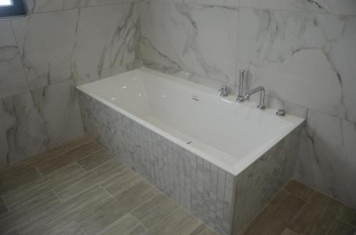 带露台并享有海景的小型套房