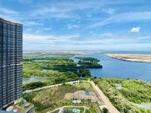 Stylish Seaview 3 Br Condo at Pik Apartment