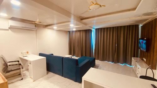 带阳台和海景的豪华双人房