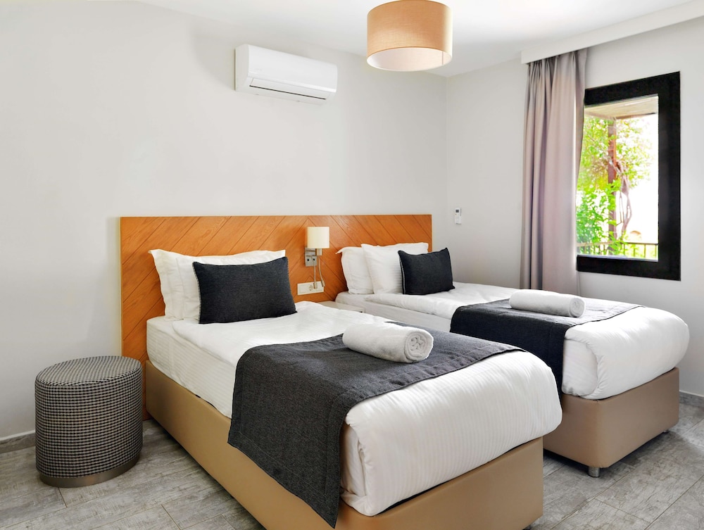 行政套房， 2 間卧室， 花園景觀