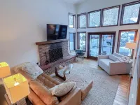 3B/3Ba Modern Ski House in Avon, CO! 10 Min Drive to Beaver Creek & Vail! Hotele w: Eagle-Vail