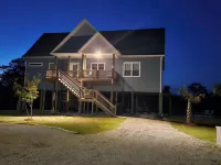 Emerald Isle,  Family vacation home, walk to beach and sound with in ground pool
