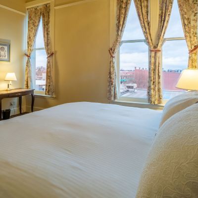 Deluxe King Room Geiser Grand Hotel Promo Code
