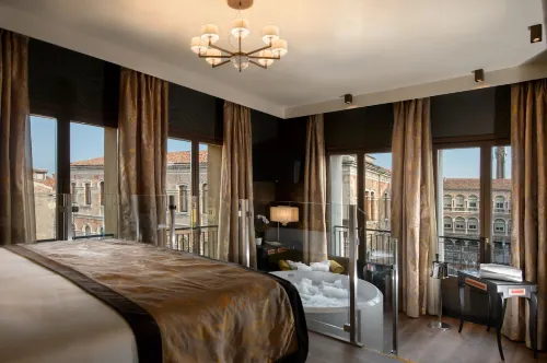 Palazzo Veneziano - Venice Collection