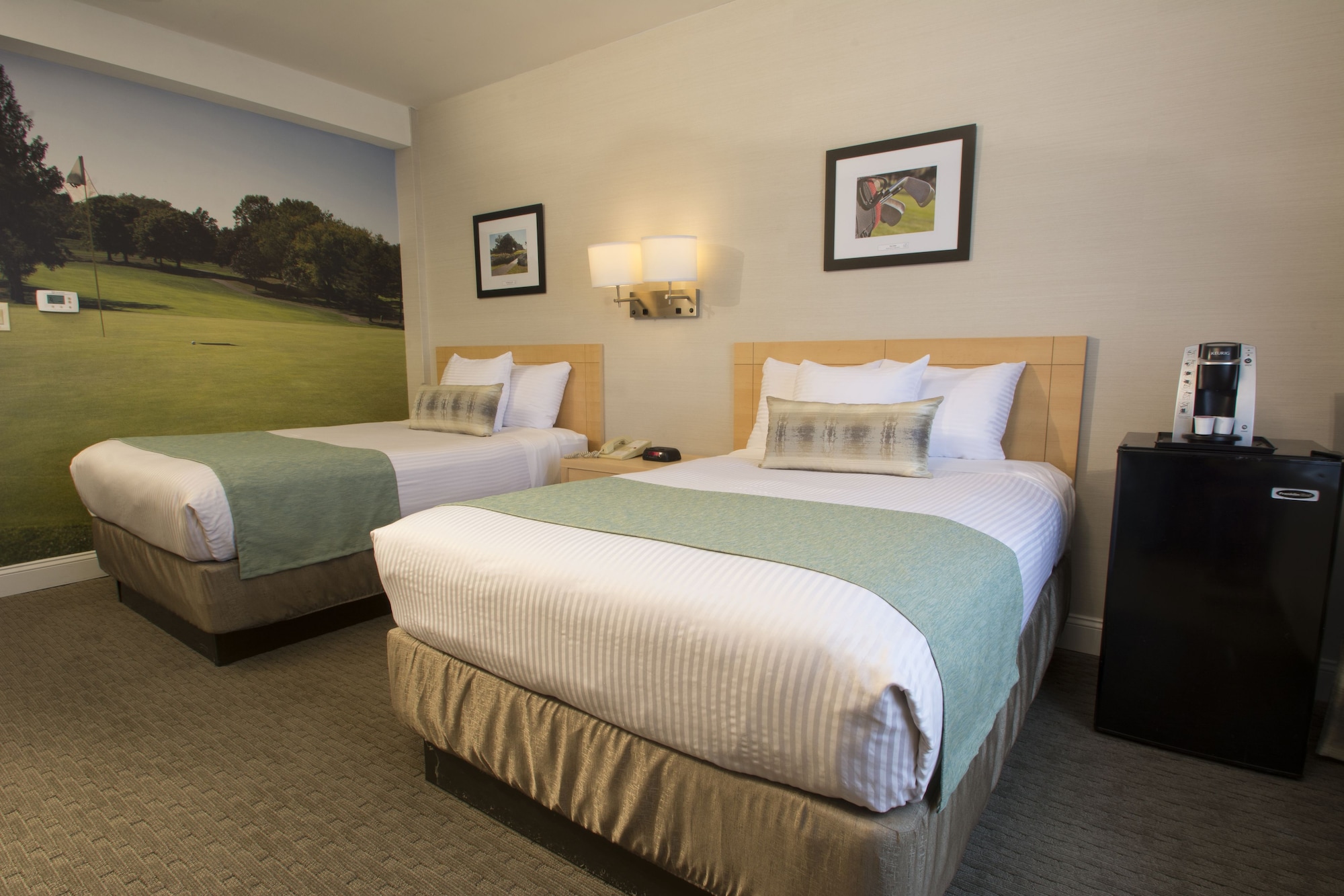 豪华双人房， 2 张双人床， 无烟房