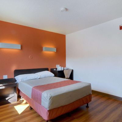 1 Queen Bed | Ada/Tub Motel 6-Owensboro, KY Promo Code