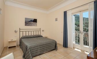 Hotel Senaria - Housity