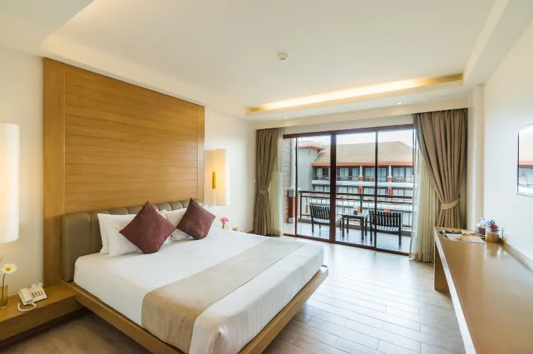 ห้องดีลักซ์ พร้อมวิวสระว่ายน้ำ