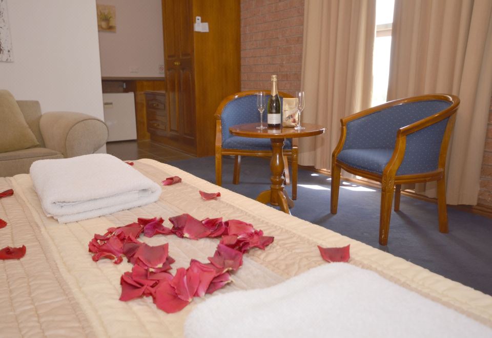 豪华水疗房（特大床和单人床）