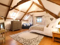 Polly's Bower Hotel di 