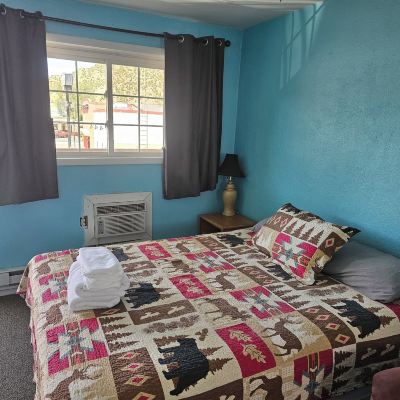 Economy Twin Room, 1 Queen Bed Two Rivers Inn Promo Code