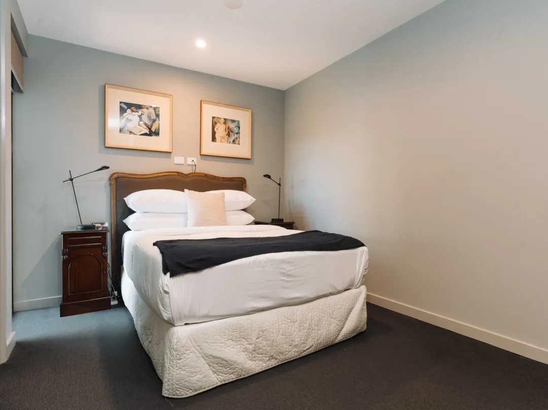 Stunning 1-bed Above Foreshore With Water Views - Queanbeyan