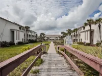 Oceanfront Townhouse With Shared Pools, Ocean View, Wifi, W/d, and Central AC Hotels in Crescent Beach