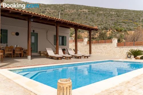 两卧室别墅带私人泳池