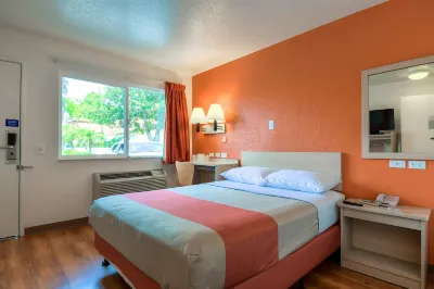 Motel 6 Westminster, CA - South - Long Beach Area Отели в г. 