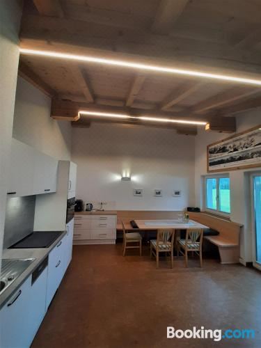 带阳台的三卧室公寓