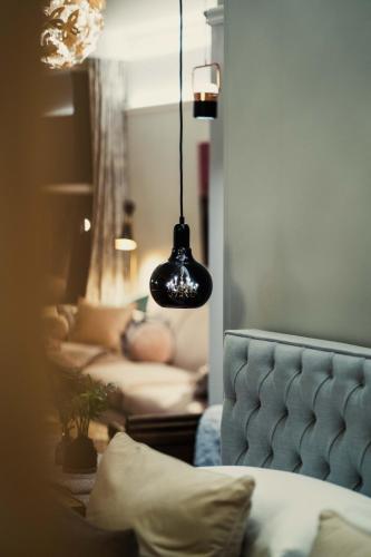 带阳台的小型套房