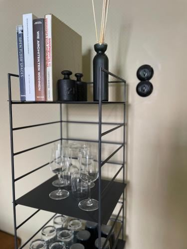 FL81 Studio One-Bedroom Apartment