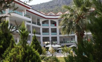 Akbuk Palace Hotel & Residence