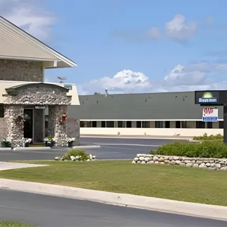 Baymont by Wyndham Petoskey Отели в г. Петоски