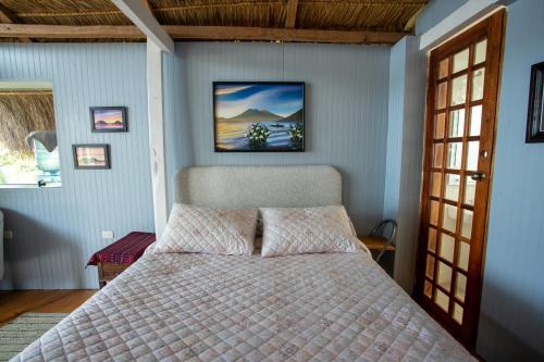 带湖景的双人间