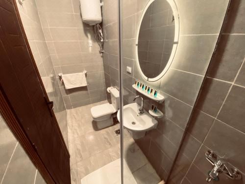 带阳台的三人房，可看金字塔景观