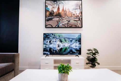 带阳台的两卧室公寓