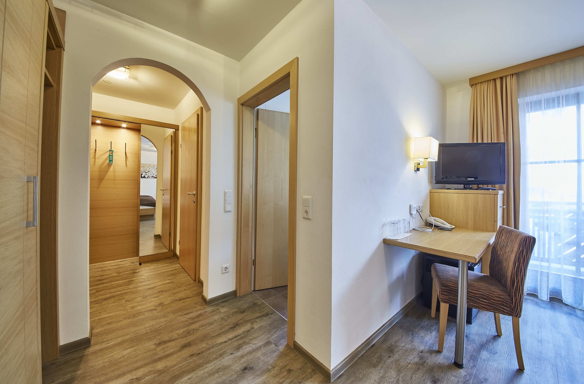 家庭房， 阳台， 副楼