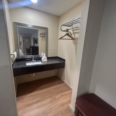 Deluxe Single Room, 1 King Bed, Smoking Super 7 Promo Code