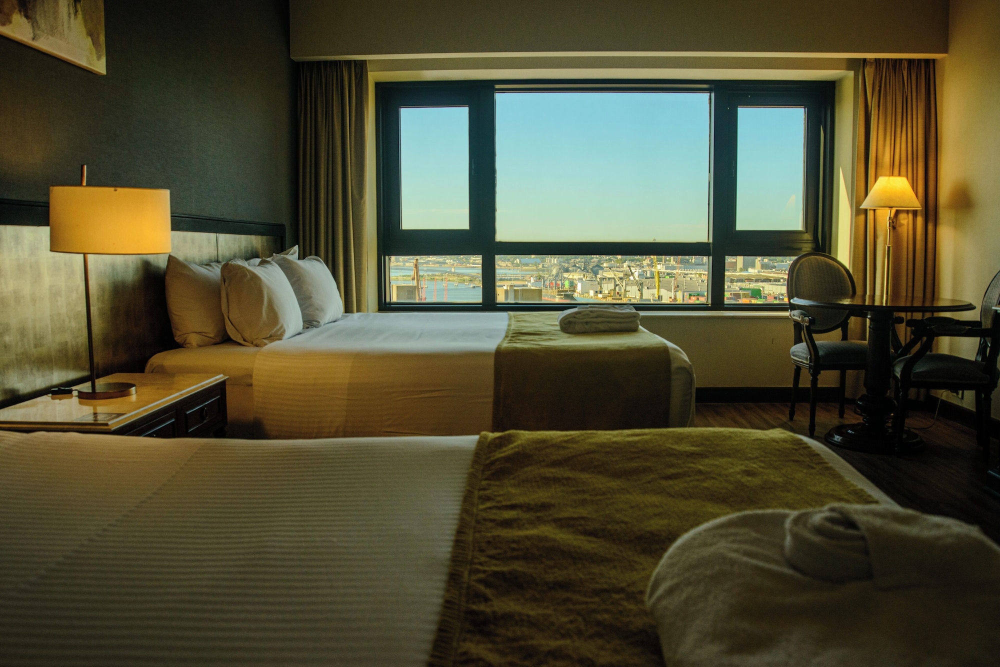 Radisson Montevideo Victoria Plaza Hotel房间，2张单人床，禁烟