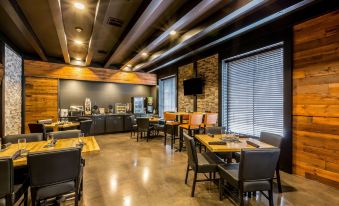 Cobblestone Hotel & Suites - Chippewa Falls - Housity