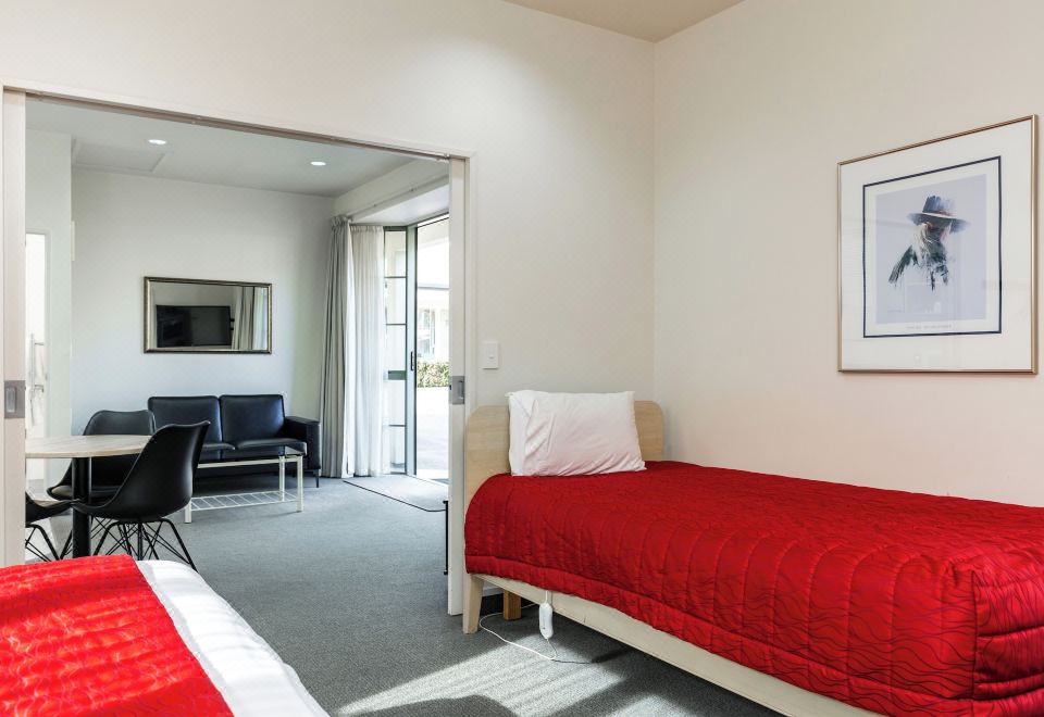 Jasmine Court MotelSuperior One-Bedroom Apartment (Accessible)