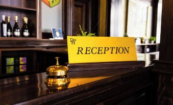 Daily Plaza Hotel - Housity