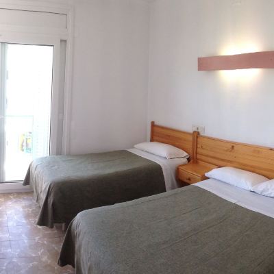 Standard Triple Room Ensuite Hostal Rom Promo Code