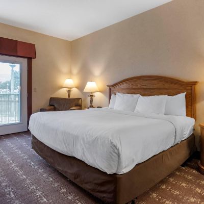 Standard King Room with Balcony and River View The Kathryn Riverfront Inn, Ascend Hotel Collection Promo Code