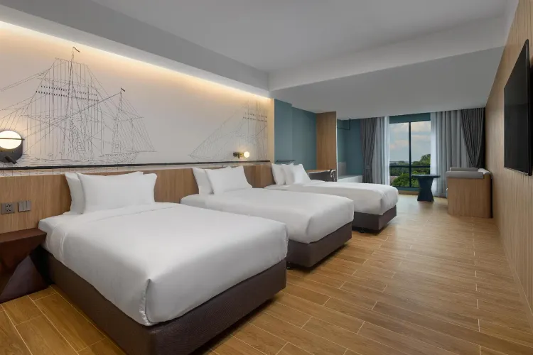 3 Single Beds Executive Room Non-Smoking